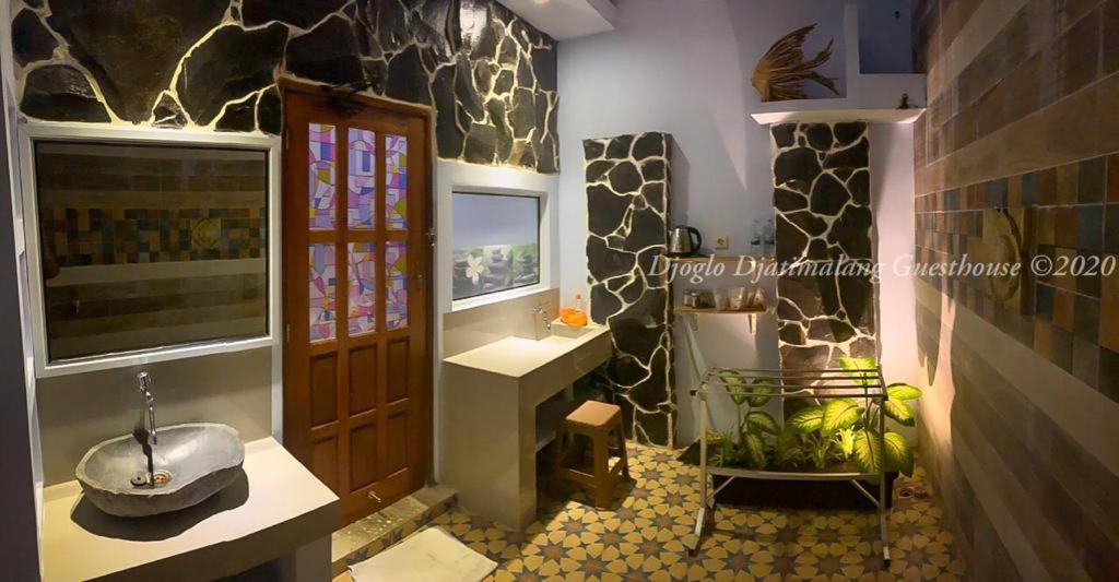 Djoglo Djatimalang Guesthouse Blitar Bagian luar foto