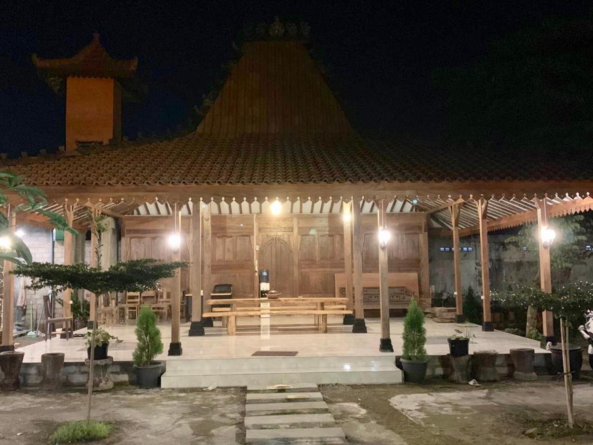 Djoglo Djatimalang Guesthouse Blitar Bagian luar foto